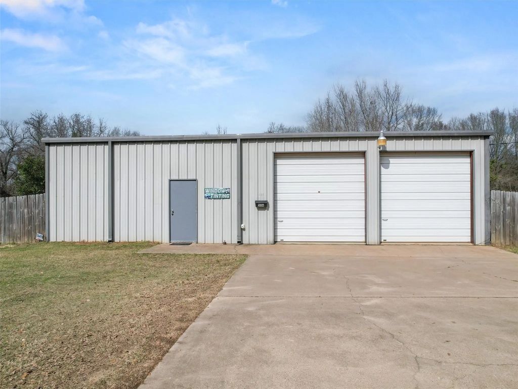 506 E Scott St, Gilmer