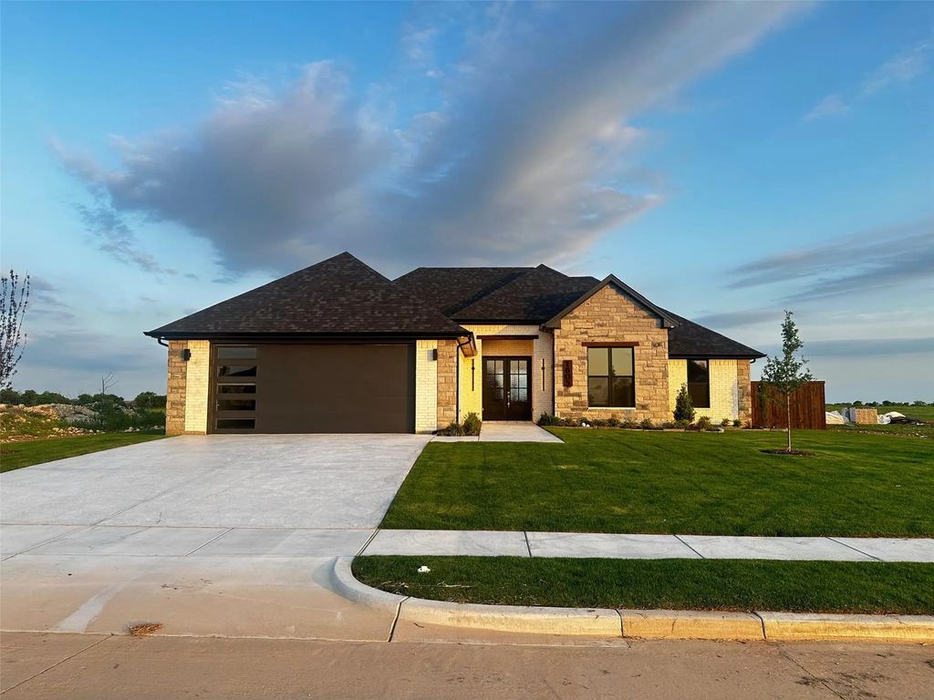 1805 Sudbury Drive, Cleburne