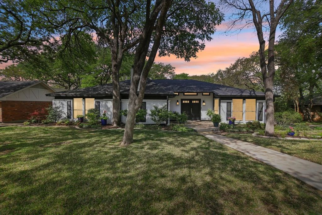 2214 Prestonwood Drive, Arlington