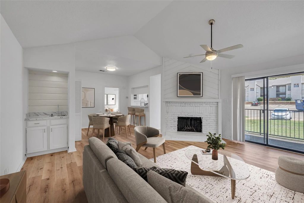 6034 Stoneybrook Drive, Fort Worth