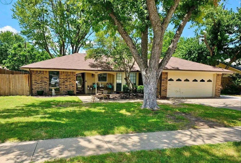 208 India Street, Keller