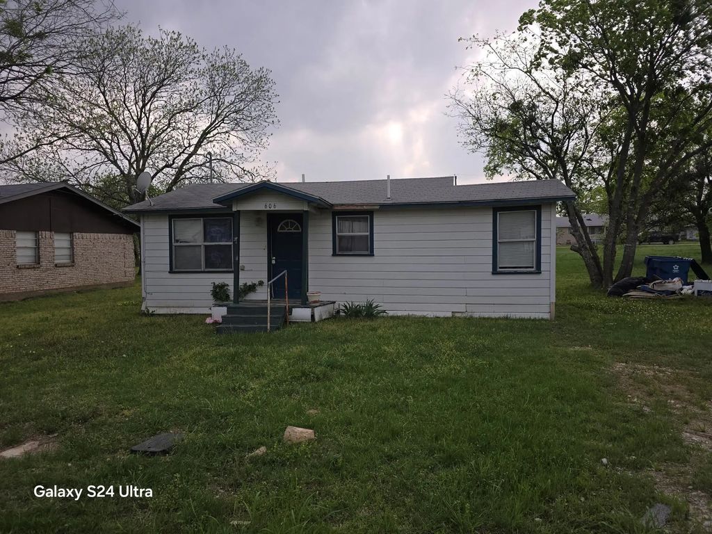 606 Santa Fe Street, Alvarado