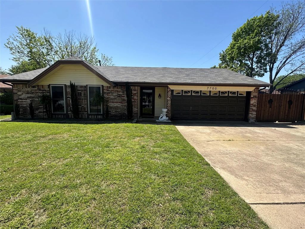 7700 Briarwood Drive, North Richland Hills
