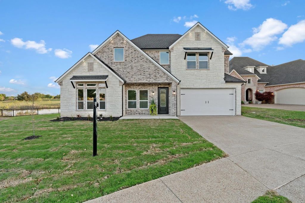1703 Carnoustie Drive, Ennis
