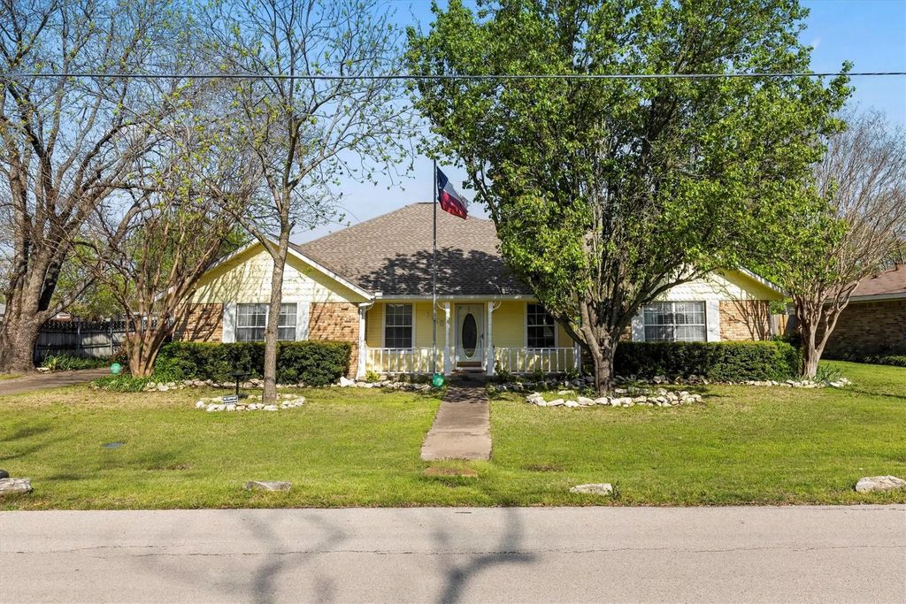 1116 Walnut Street, Royse City