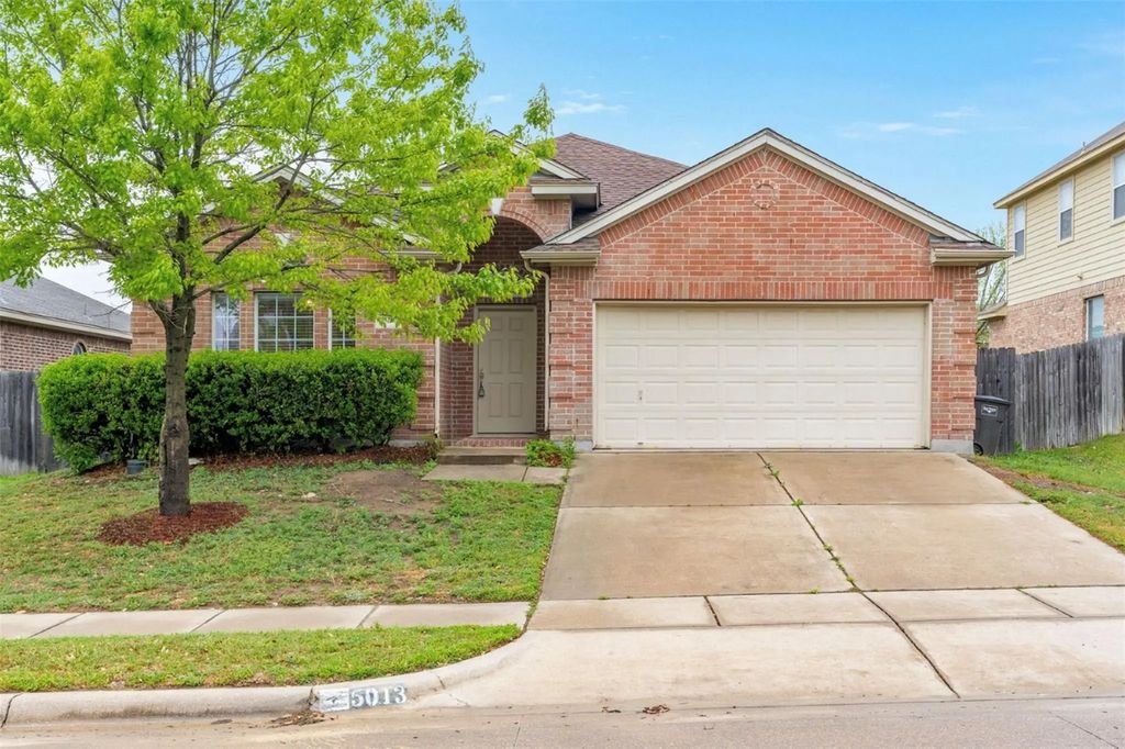 5013 Royal Burgess Drive, Fort Worth