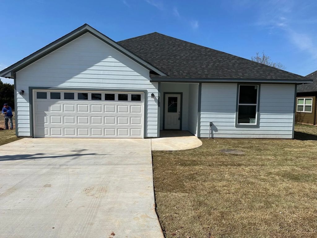 2500 San Gabriel Drive, Granbury