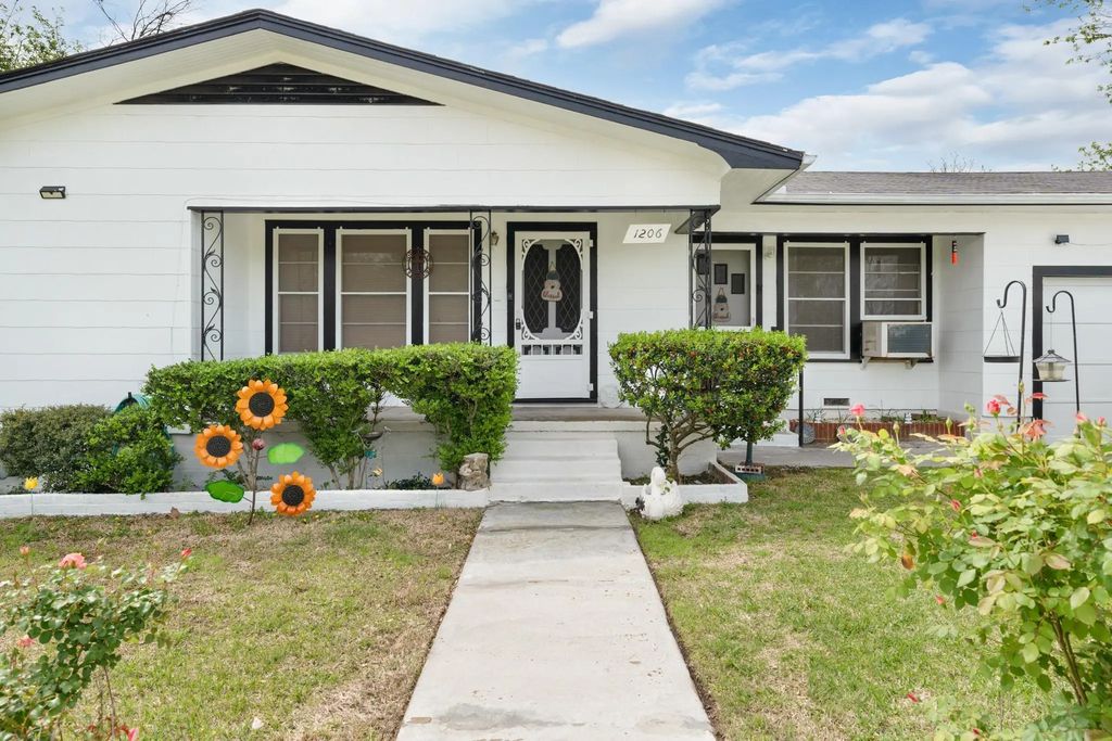 1206 W Jackson Street, Clarksville