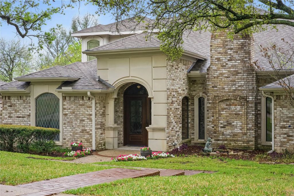 205 Carriage Trail, Lucas
