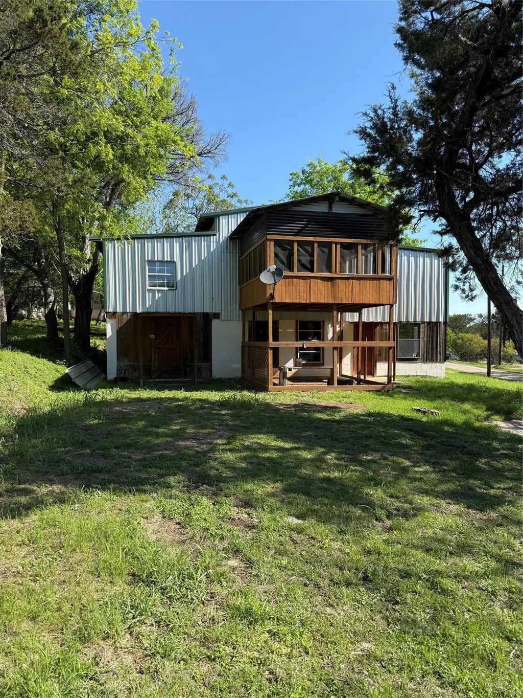 107 County Road 1603, Clifton