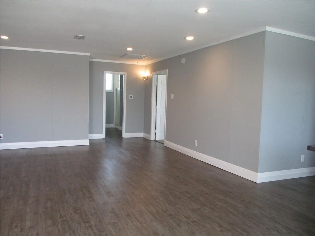 406 N Carrier Parkway 200, Grand Prairie