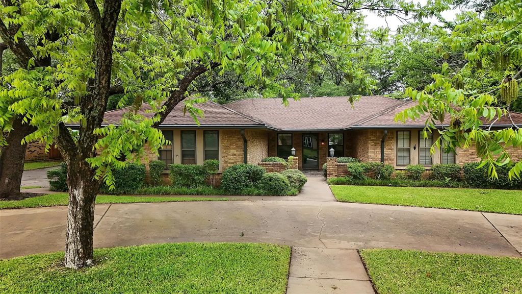 1305 Cliff Drive, Graham