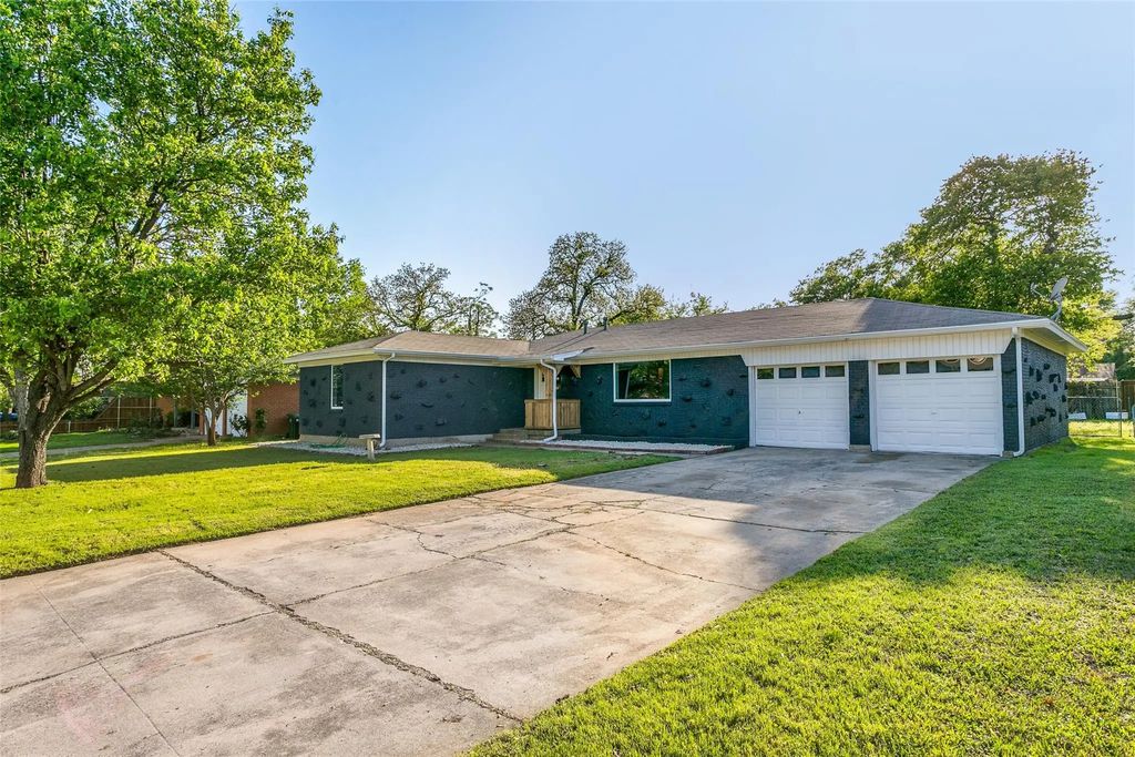 425 Ridgecrest Drive, Hurst
