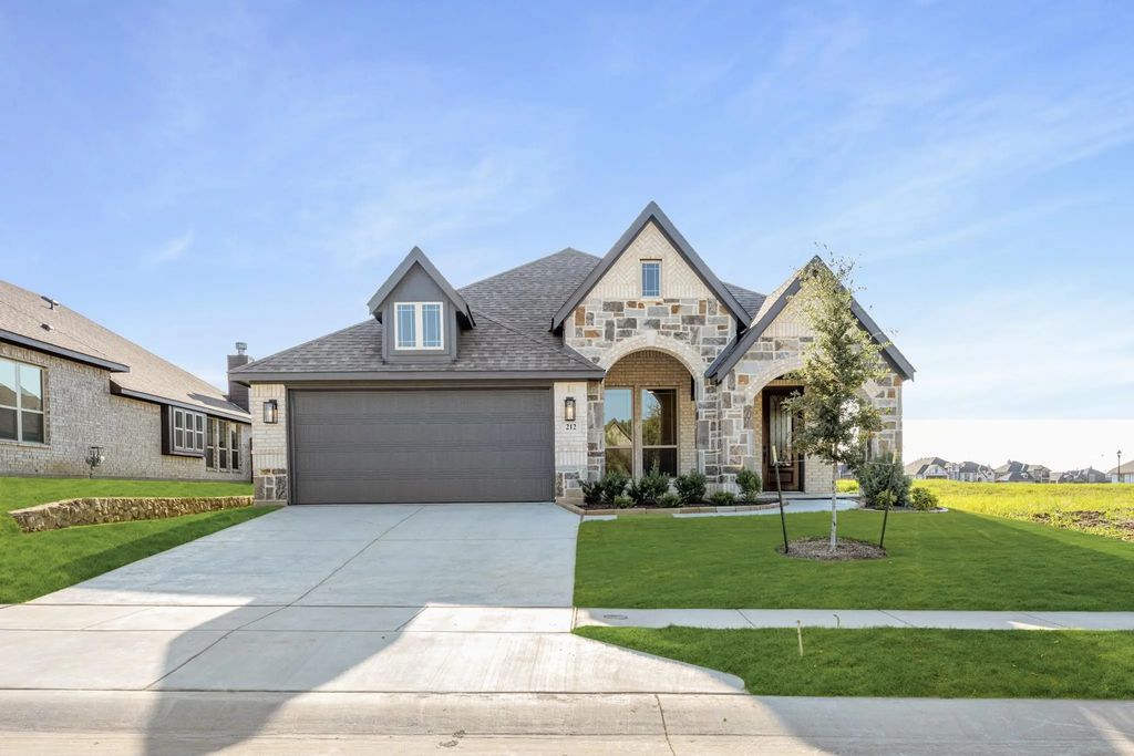 212 Shawnee Trail, Alvarado