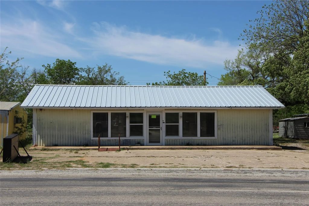 611 E 8th Street, Cisco