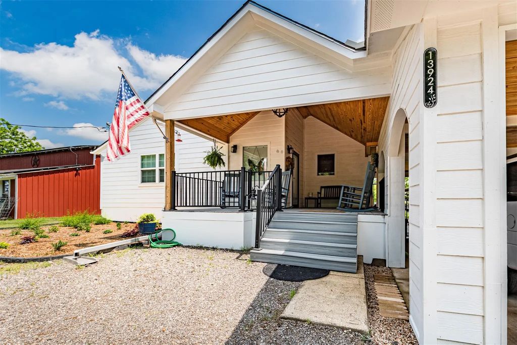 13924 County Road 236, Terrell