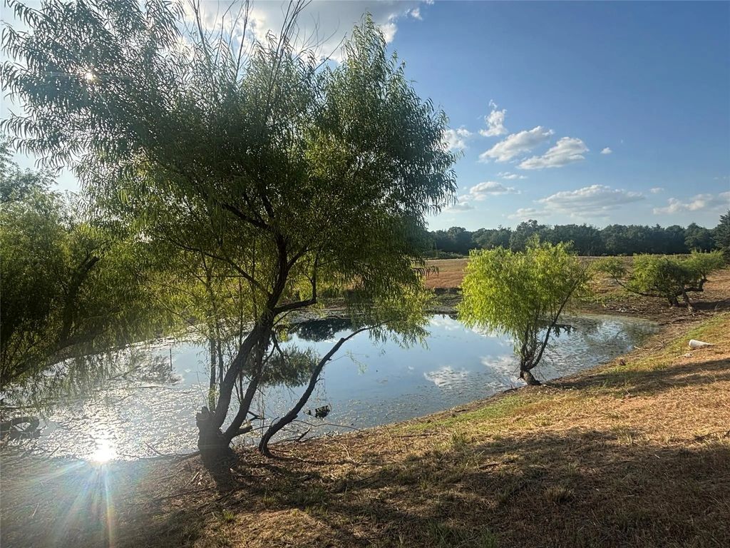 Pondview Lane, Nocona