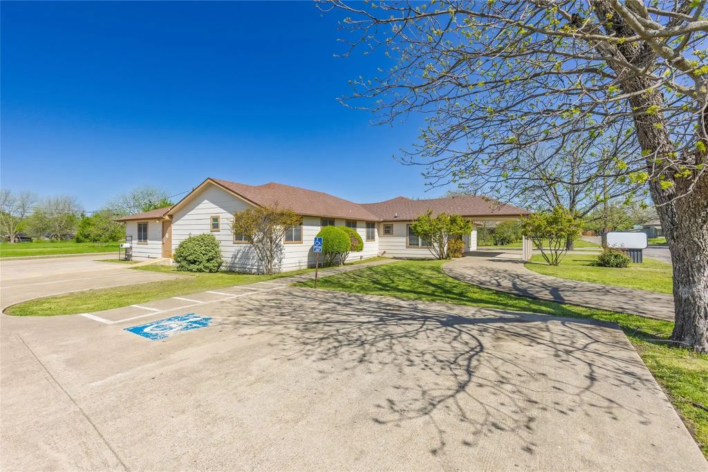 111 N Johnson Street, Farmersville