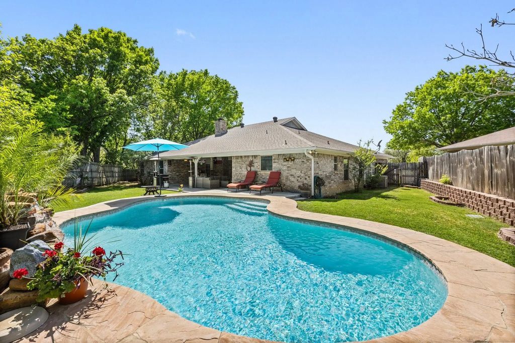 7028 Oakfield Corner Court, North Richland Hills