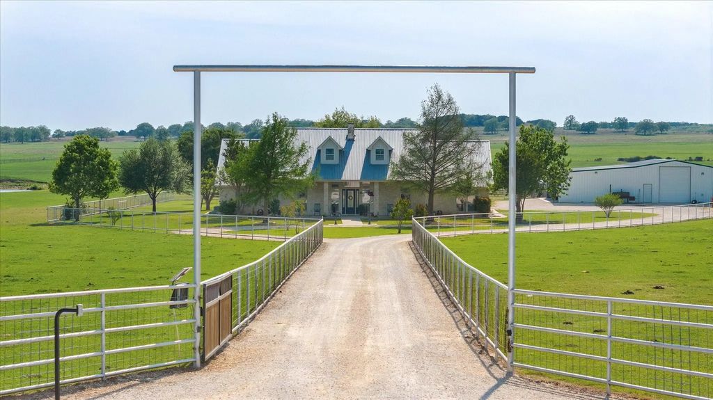 2450 Wood Road, Tolar