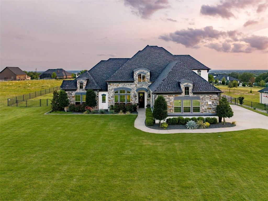 225 Martin Drive, Granbury