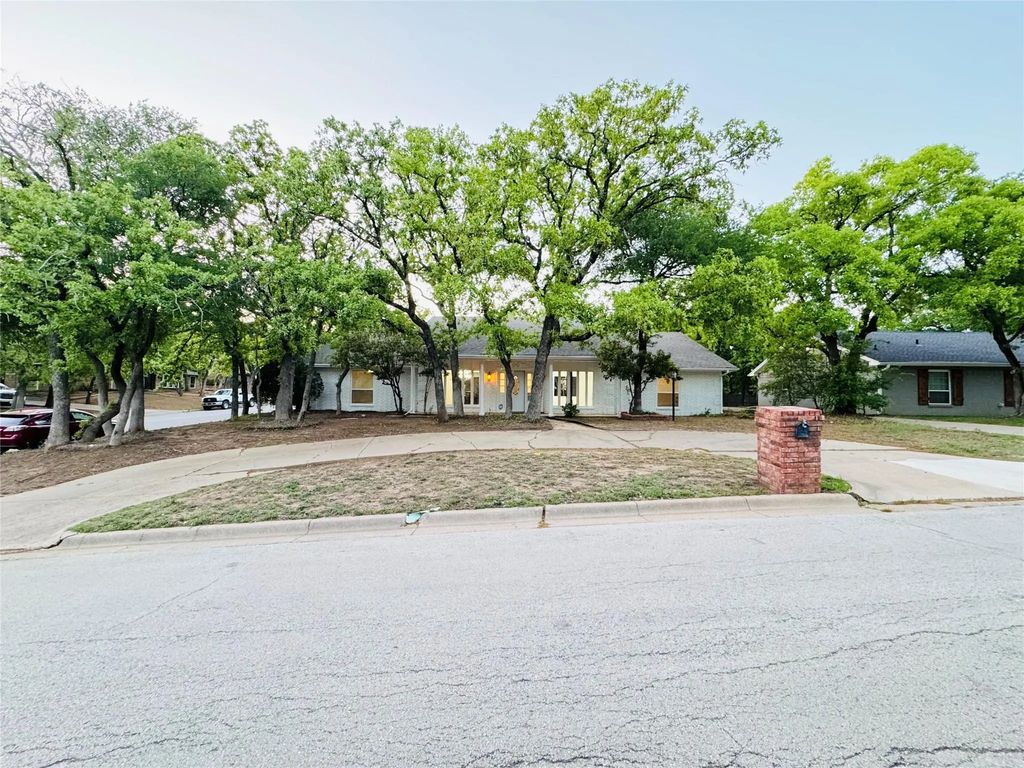 4421 Woodridge Drive, Arlington