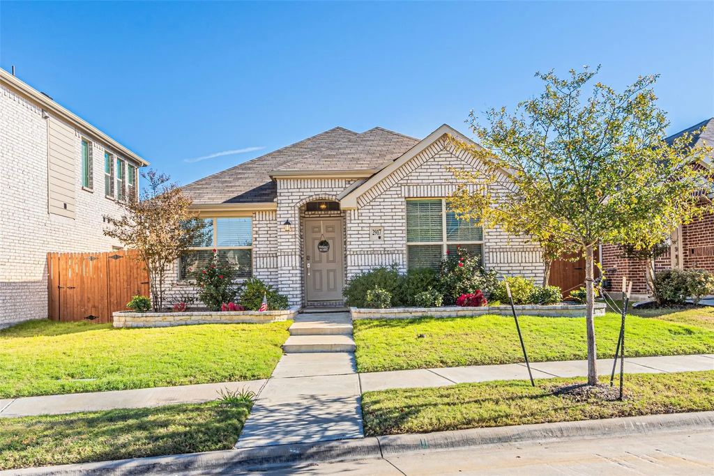 2917 Meadowlands Drive, Forney
