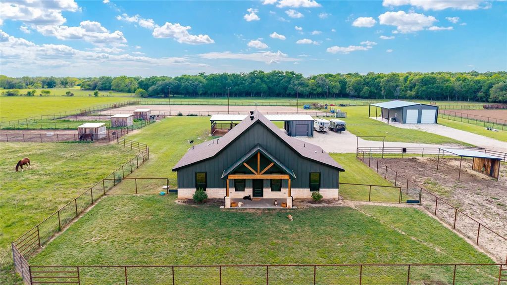 11200 Light Road, Lipan