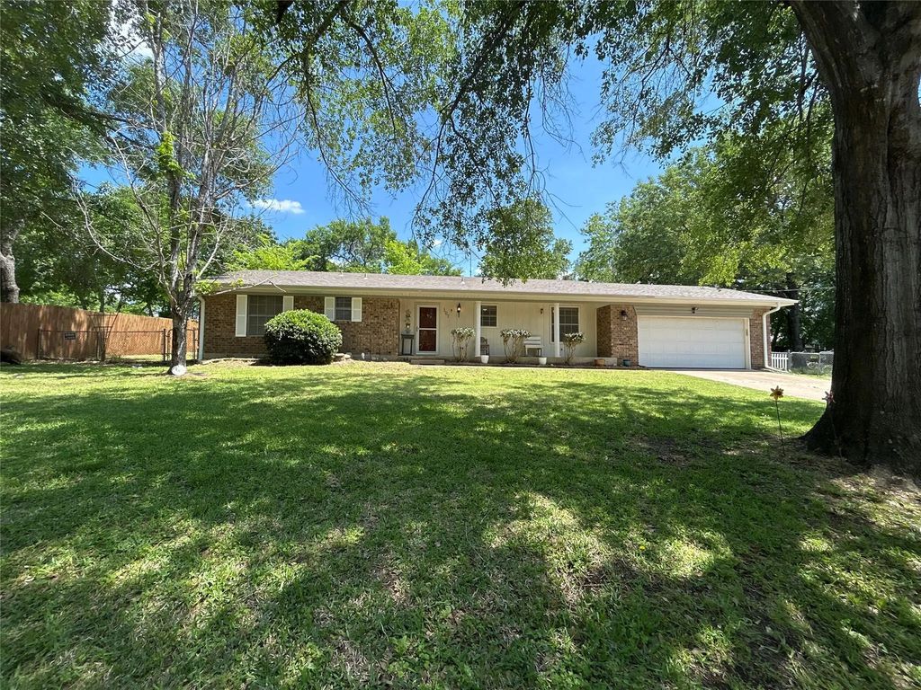 107 W Bayside Drive, Mabank