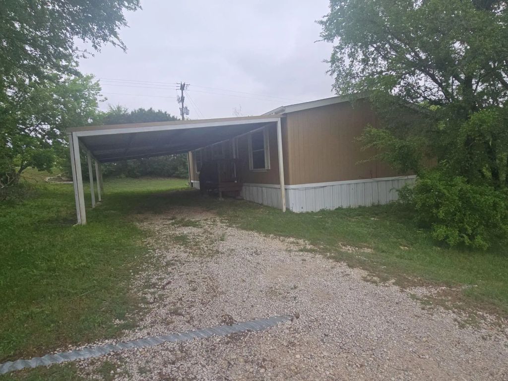902 Pecos River Drive, Granbury