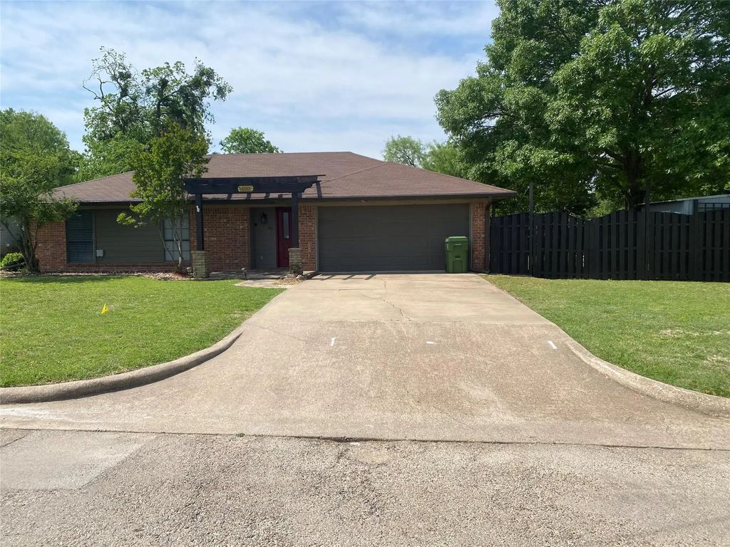 600 E Elm Street, Glen Rose