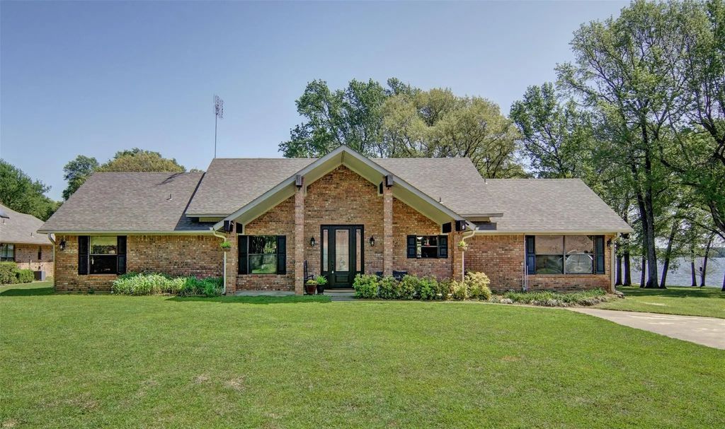227 Private Road 5885, Yantis
