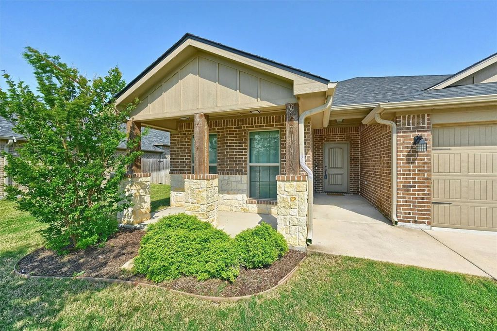 2401 Southridge Lane, Sherman