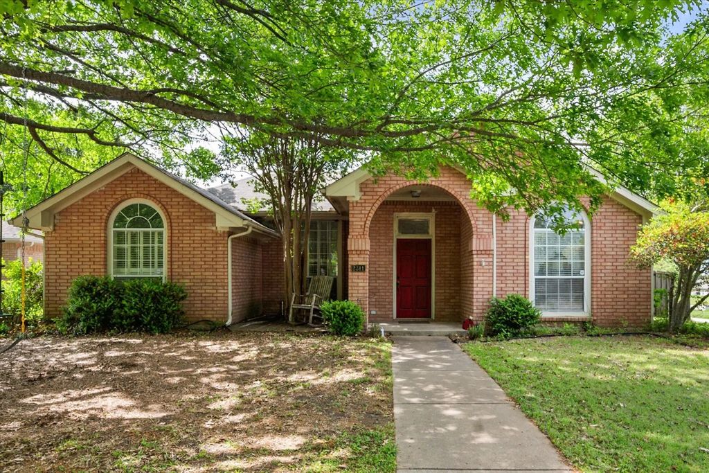 2311 Sherwood Drive, Ennis