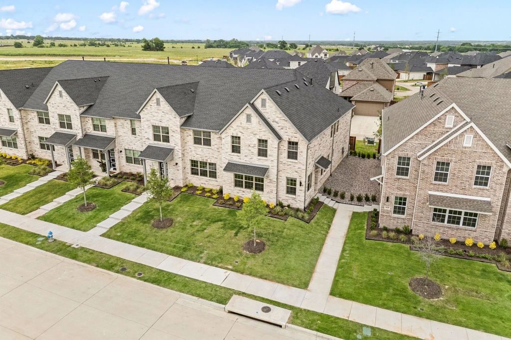 2624 Red Tailed Hawk Lane, McKinney