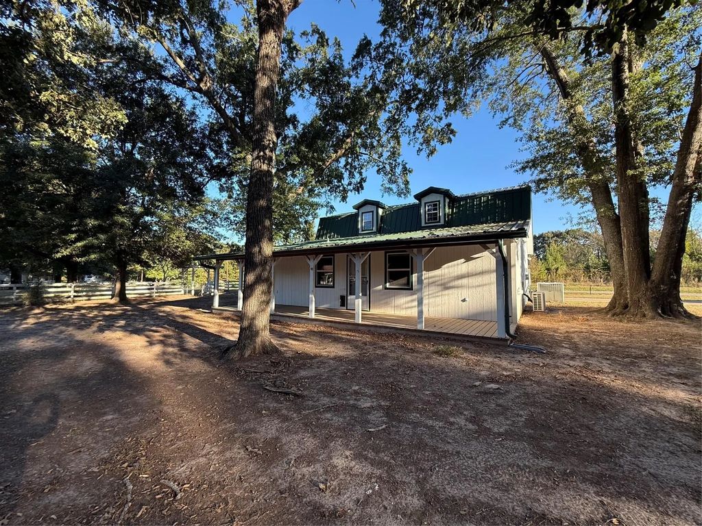 111 County Road 2156, Quitman