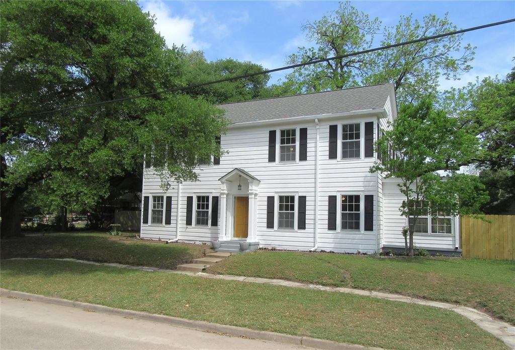 415 Easy Street, Marlin