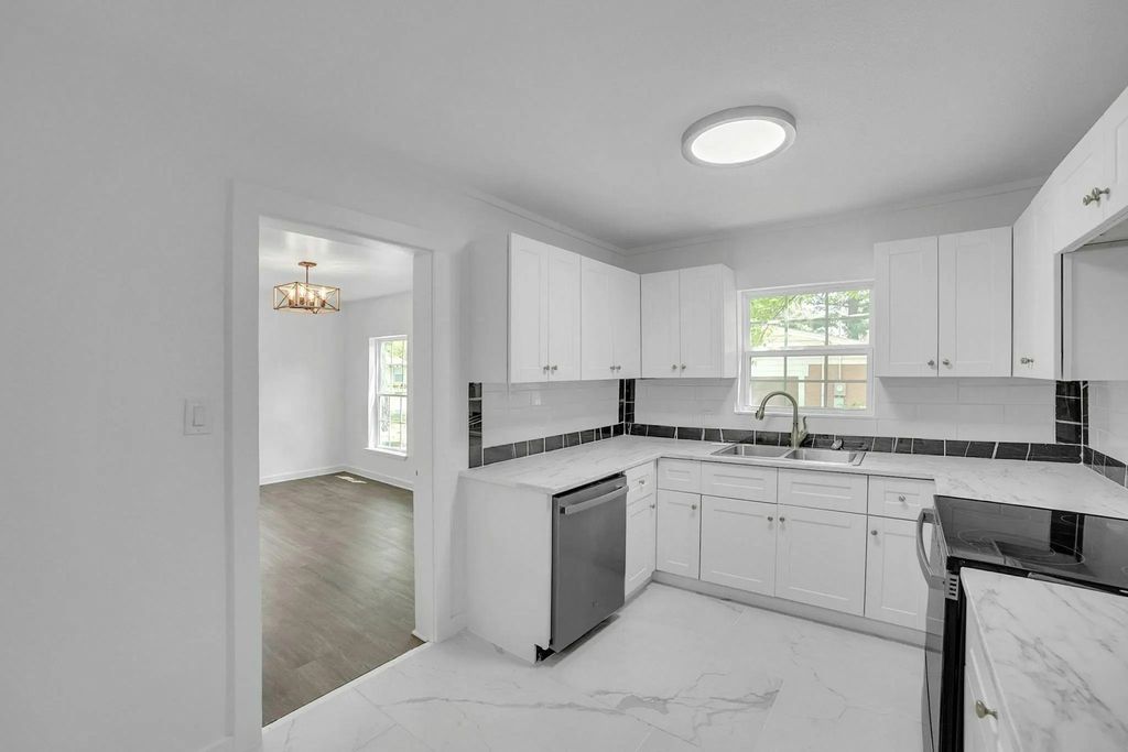 2126 Cedar Street, Paris