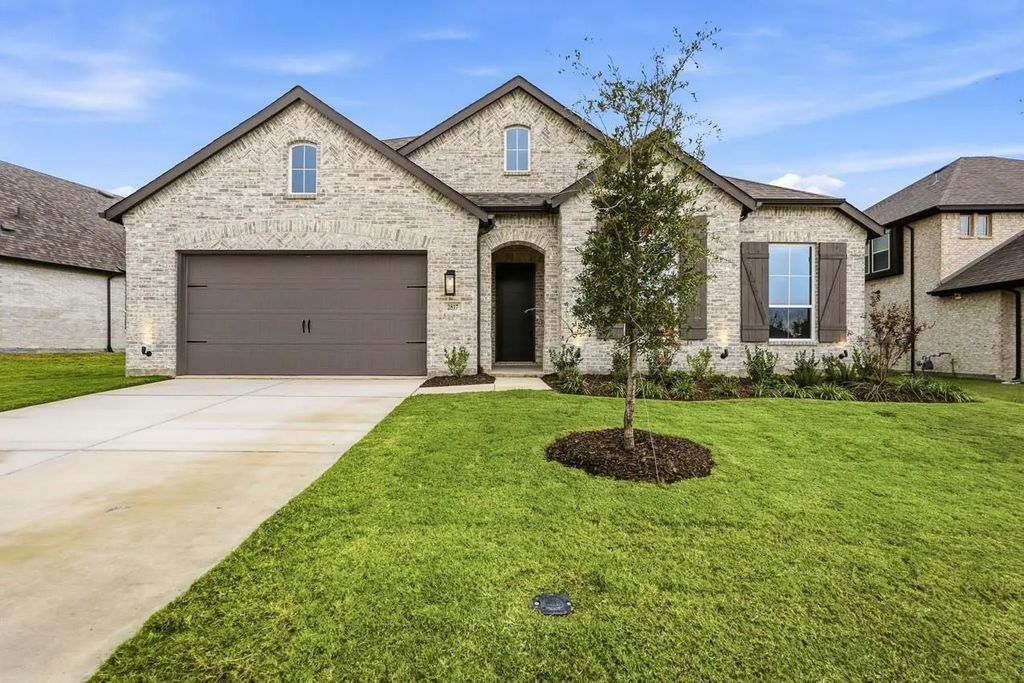 2817 Swordsman Trail, Forney