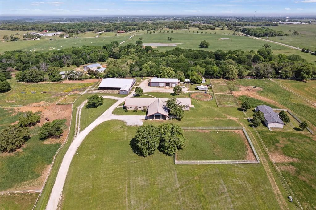 9979 Oak Creek Drive, Pilot Point