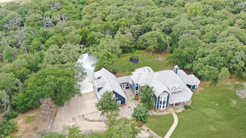 1751 Spring Mountain Road, Cross Roads