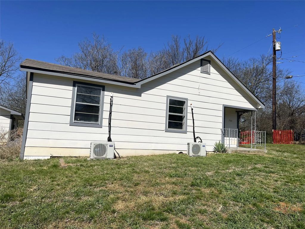 700 Dubois Street, Denison