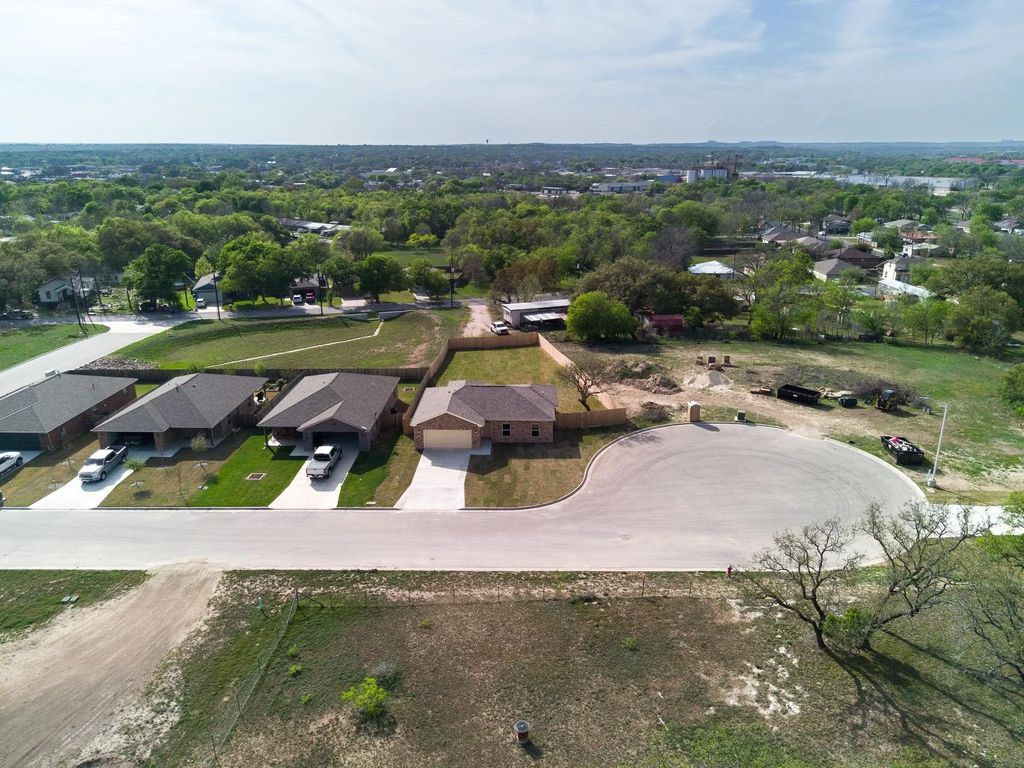 913 Blane Circle, Lampasas