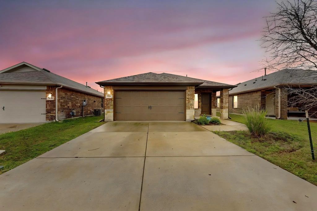 3414 Ibex Way, Crandall