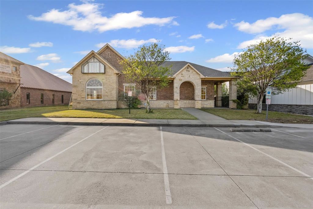 779 E Fm 1187, Crowley