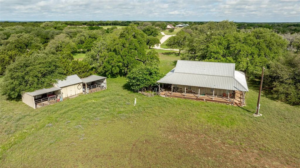 1333 Private Road 2120, Meridian