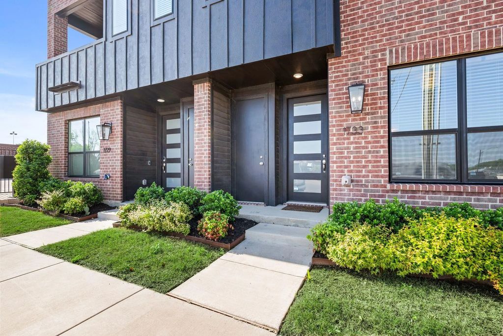 1733 W Cantey Street, Fort Worth