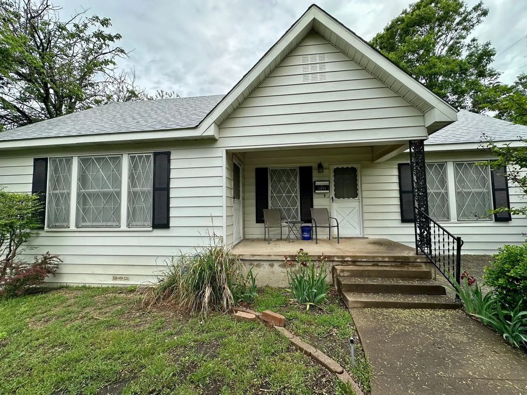 1821 E Pecan Street, Sherman