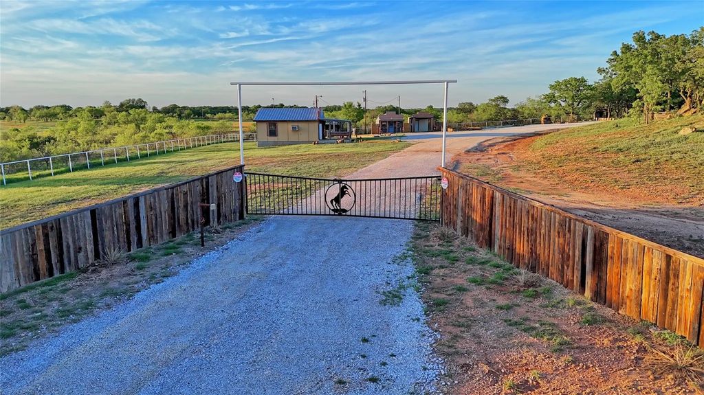 4950 Us Highway 82 W, Nocona