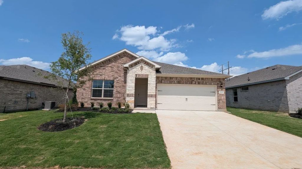 1021 Traction Trail, Cleburne